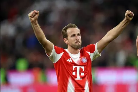 تحت أنظار برشلونة وتوتنهام.. هاري كين يحسم موقفه من مغادرة بايرن ميونخ